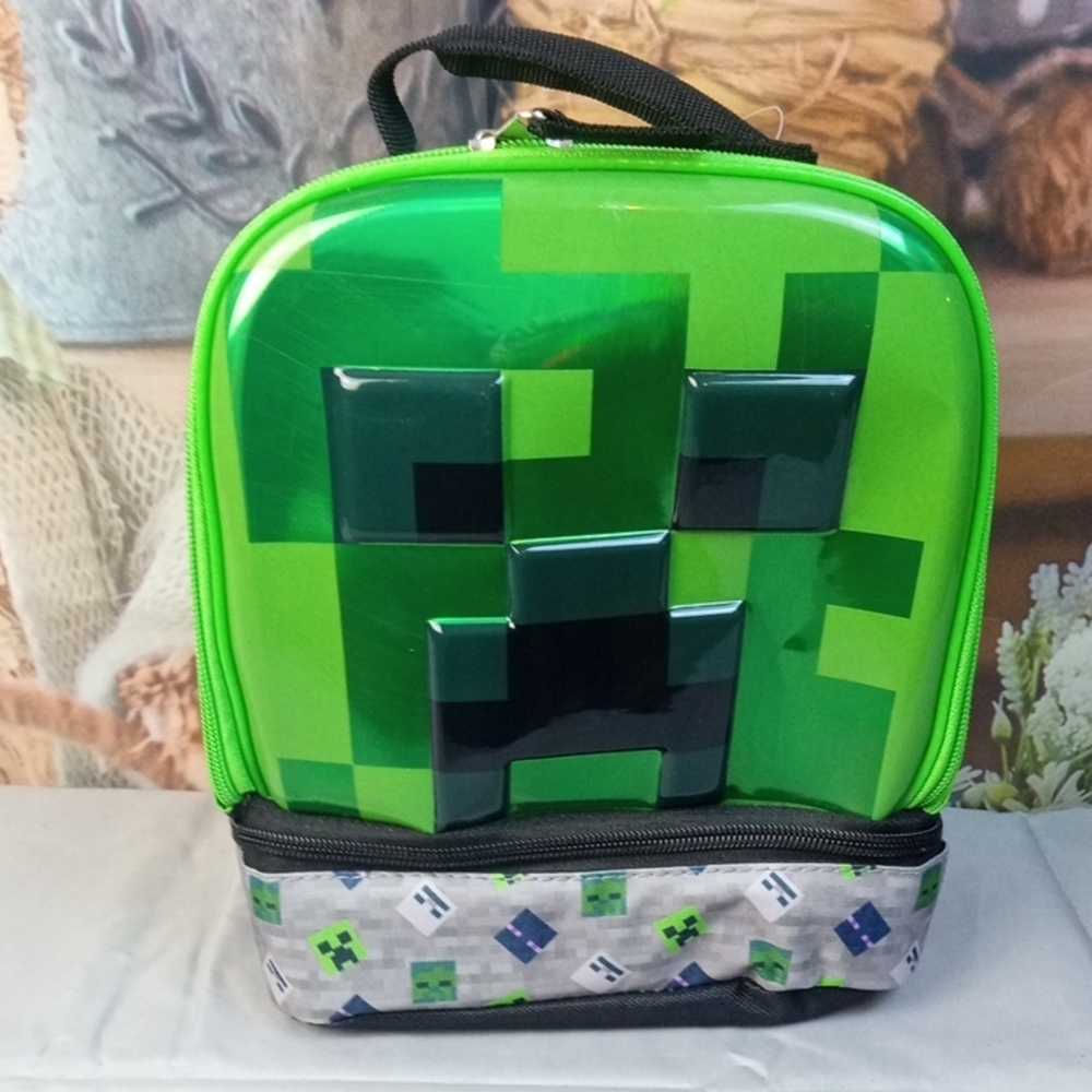🛝 Minecraft Green Pixelated Lunch Bag